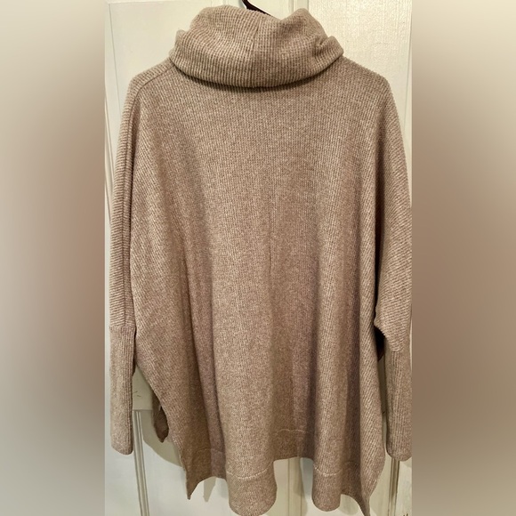 Hudson Gray Oversized Soft Turtleneck Sweater Oatmeal Hi-Low Hem M - Picture 5 of 8